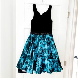 Vintage Beauty Floral Cocktail Dress by Sherri Hill/ NEW